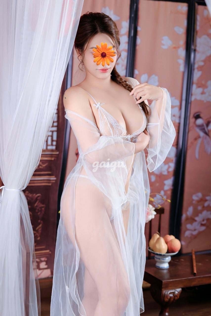 Linh Anh – Siêu Phẩm Tình Cảm, Body Siêu Mẫu Đốn Gục Anh Em
